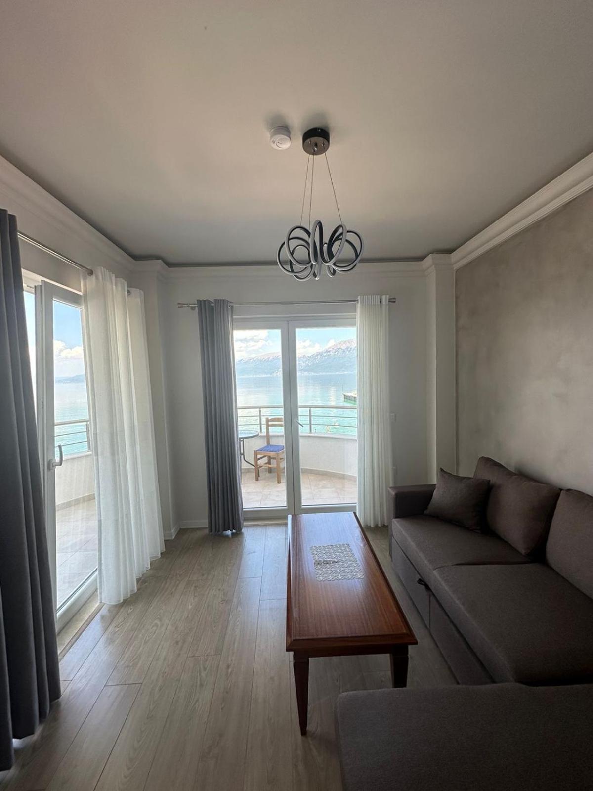 Hotel Demoli 포그라데츠 외부 사진